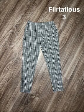 Flirtatious Gray Plaid Women's Chinos - Tailored Fit